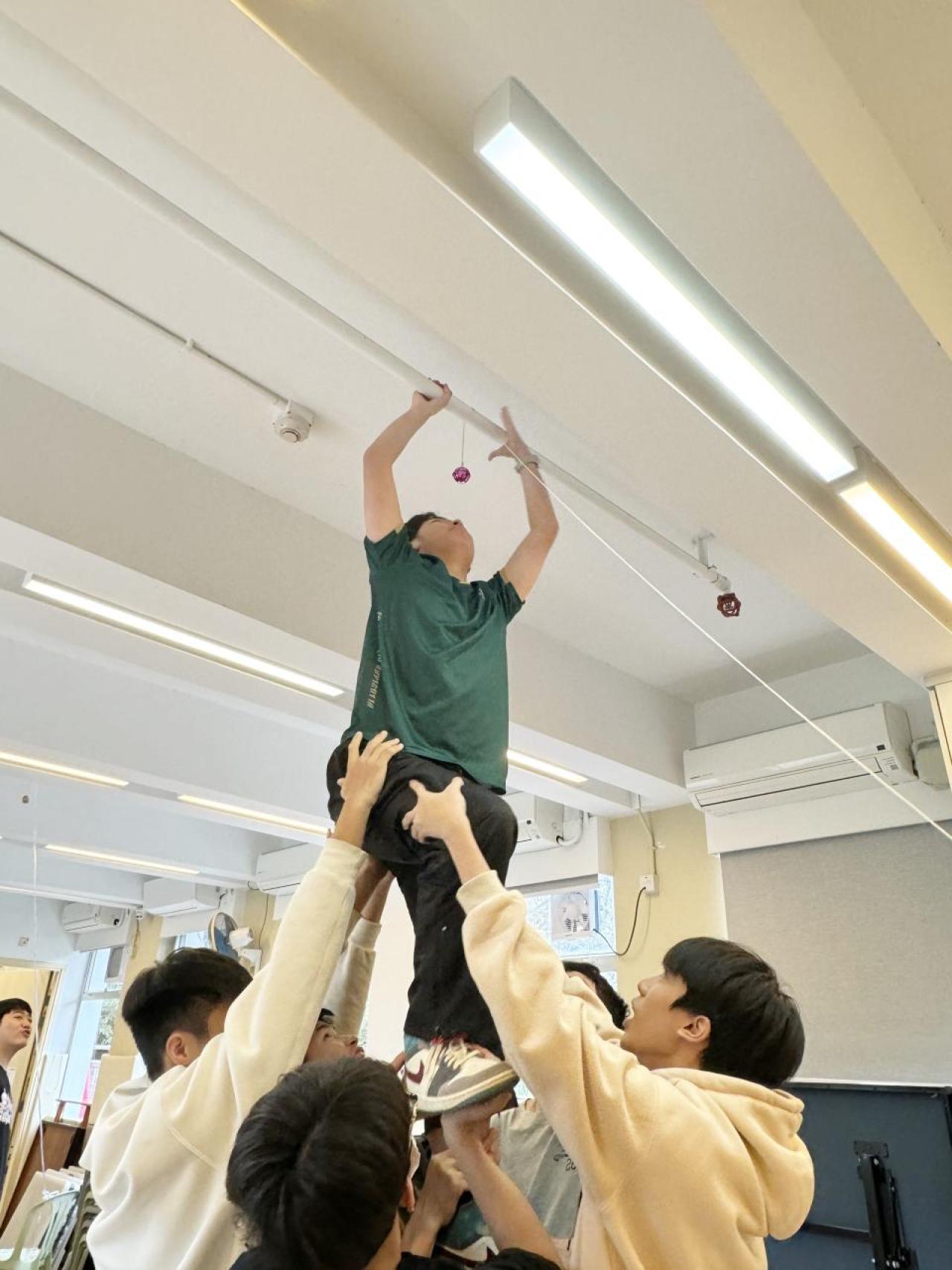 飛越橫樑